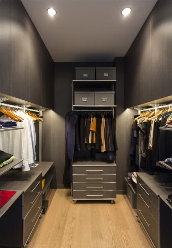 Spacious dressing room