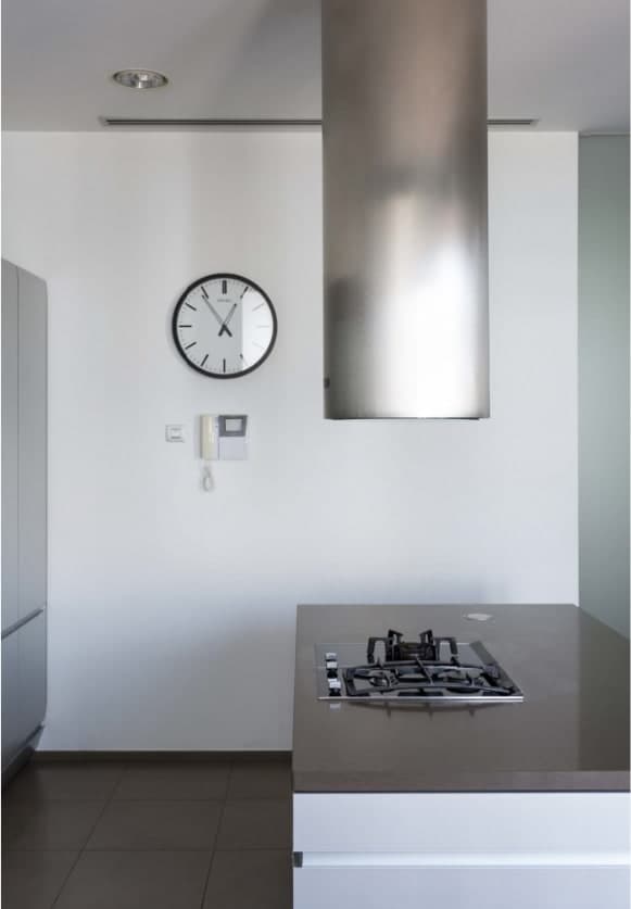 Kitchen with central island