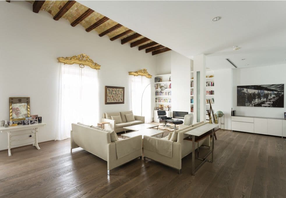 Exquisite lounge area with excellent materials