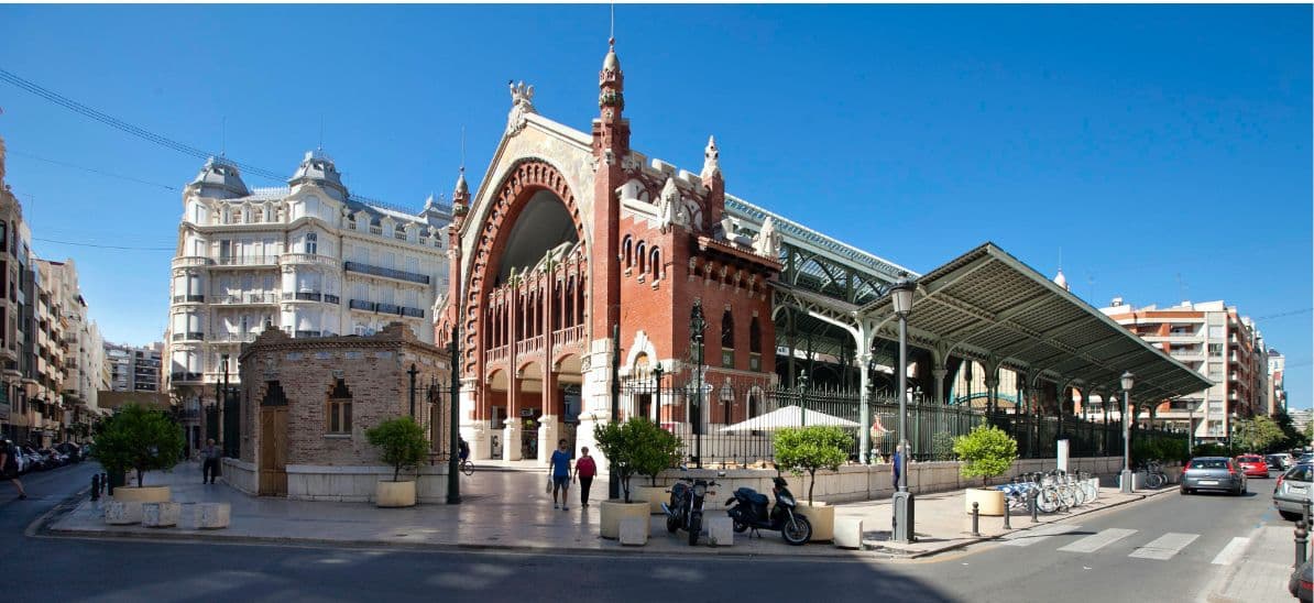 Exterior of Mercado de Colón